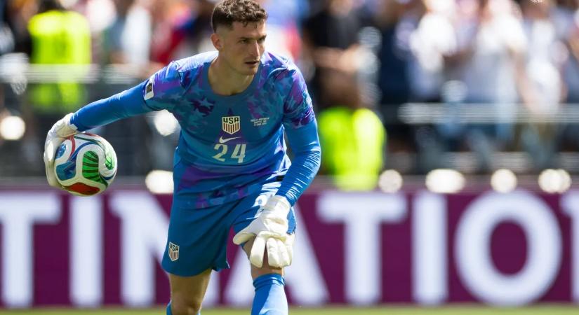 Az amerikaiak kapusa, Matt Freese próbálja magasra tenni a lécet