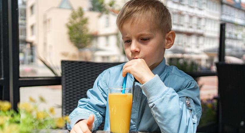 Döbbenetes eredményt hozott egy kutatás: Gyerekkorunktól mérgezzük magunkat ezekkel az italokkal