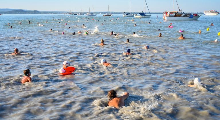 Különleges intézkedéseket hoztak az alacsony vízszint miatt, a Balaton-átúszás sem úszta meg
