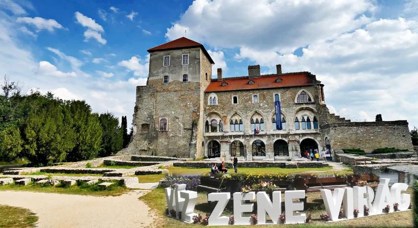 Négy nap zene, virágok és tóparti hangulat – kezdődik a tatai Víz, Zene, Virág Fesztivál