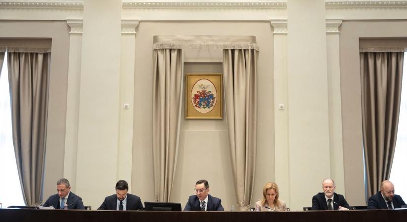 A debreceni alpolgármesterek fizetéséről döntöttek az ülésen