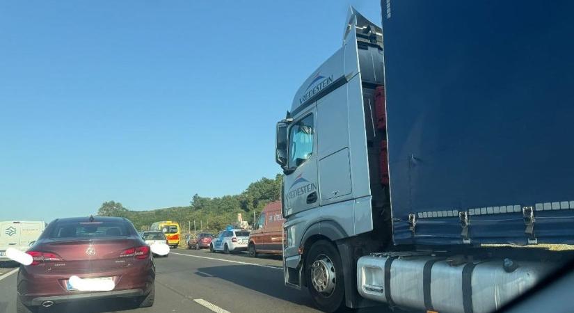 Megállították a forgalmat az M3-ason