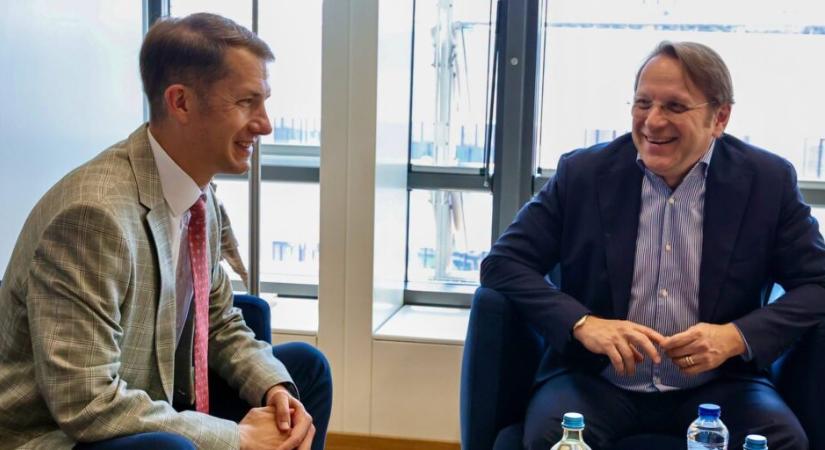 Pásztor Várhelyivel is találkozott Brüsszelben