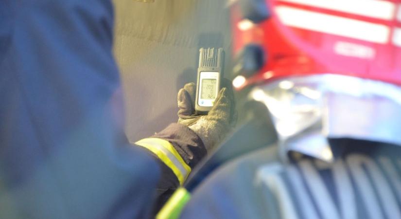 Mérgező gáz szivárgott egy kecskeméti házban, a tűzoltók és a gázszolgáltató is a helyszínre sietett