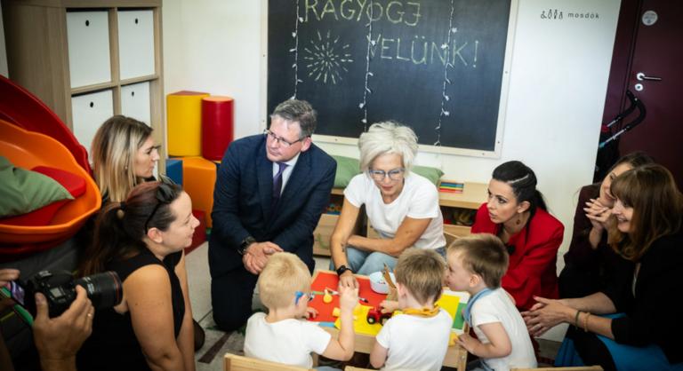 60 gyereknek biztosított ingyenes fejlesztést az Egyszülős Csillagpont