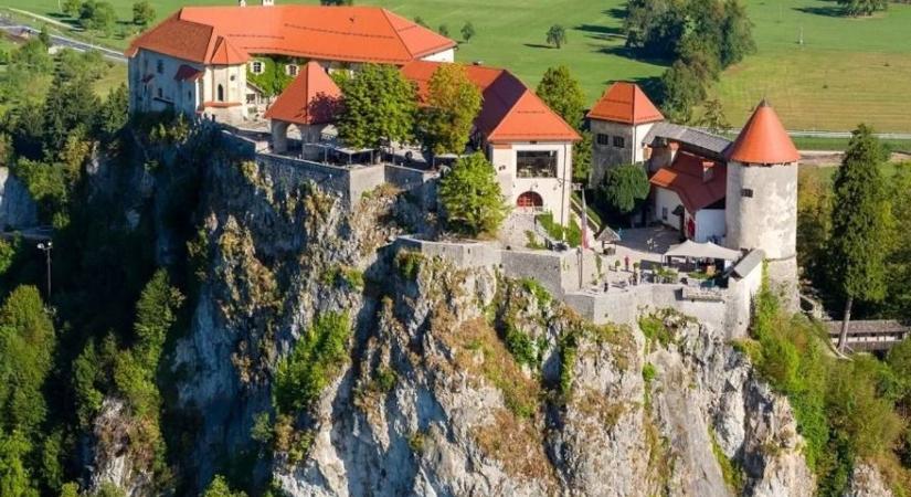 Zalától alig két órára történt a tragikus baleset, magyar gyermek zuhant le a bledi várnál