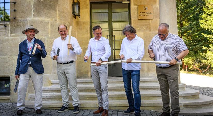 A Soproni Egyetemen adták át Magyarország első színtiszta fa középületét