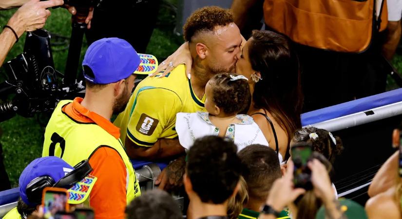 Örömkönnyek és megható pillanatok: Neymar a várandós párjával ünnepelt – galéria