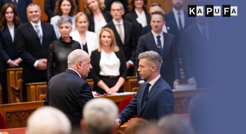 Pető Péter: A Sulyok-eltávolítás demokráciaelméleti problémája az irodai légkondiháború kistestvére