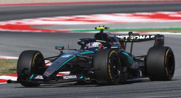 Módosított akkumulátorán a kiesések után a Mercedes
