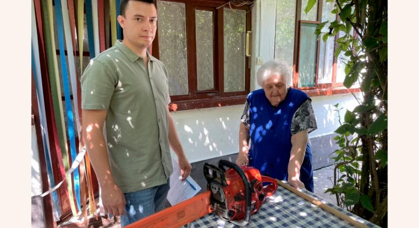 Lopott fűrésszel a kezében fogták el