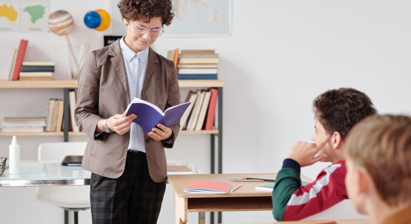 Még idén emelkedhet a pedagógusok bére: jelentős változás jöhet
