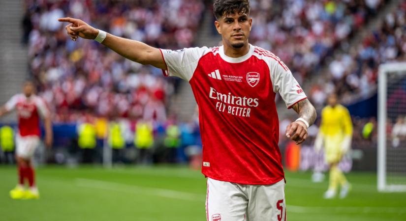 Élt opciós jogával az Arsenal, végleg leigazolta a válogatott védőt!