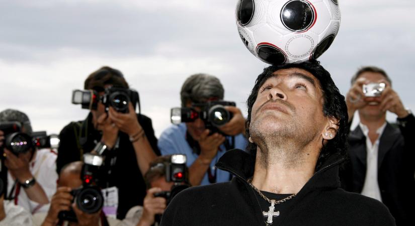 Elképesztő, mennyit ér Maradona „Isten-keze”-labdája
