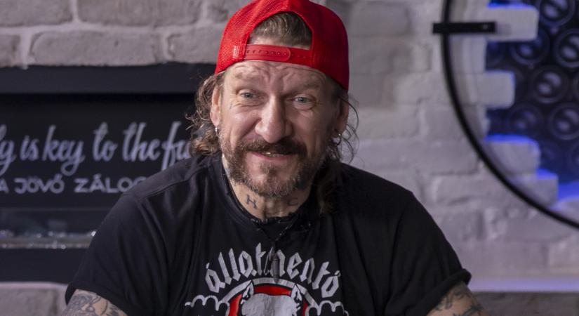 Ganxsta Zolee ritkán látott lánya gyönyörű, hófehér ruhában: „Sikeresen túl van az érettségin” – fotó