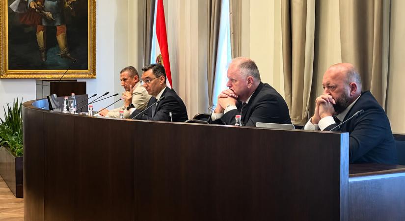 Papp László megrendszabályozza a lakossági hozzászólások rendjét a debreceni közgyűlésen