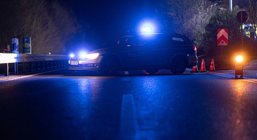 Közlekedő kanapét kapcsoltak le a rendőrök