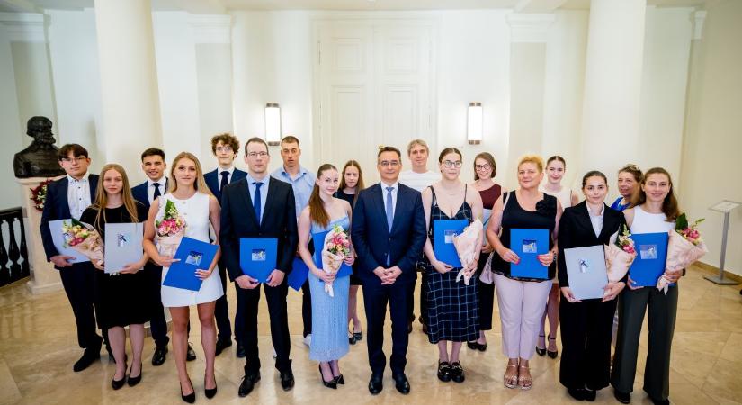 Átadta Debrecen a 2026. évi ösztöndíjait