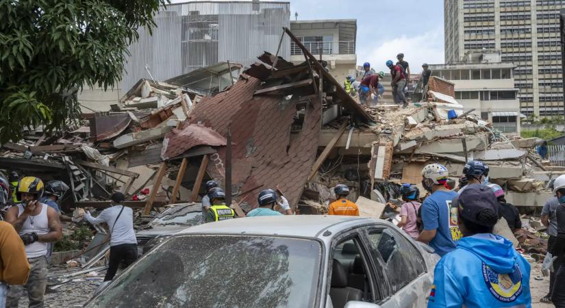 Összeomlott egy tízemeletes hotel, romok alatt rekedtek emberek – nő a venezuelai földrengés áldozatainak száma