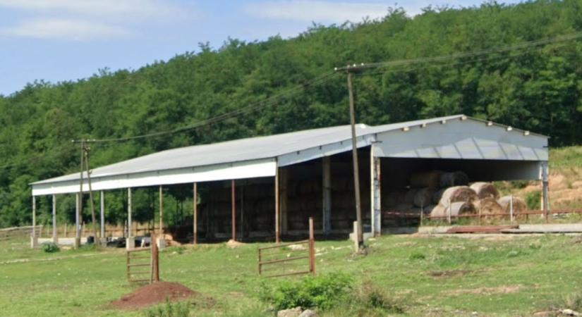 Kigyulladt egy mezőgazdasági tároló Kányban