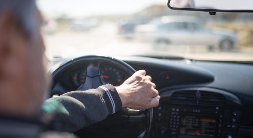 Tolt egy ízirájdert: 177-tel tépett a 85 éves sofőr, mielőtt lekapcsolták a rendőrök