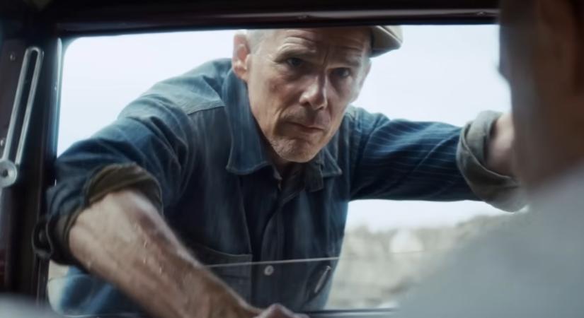 A börtönvezető Russell Crowe olyan ajánlatot tesz a raboskodó Ethan Hawke-nak közös filmjük előzetesében, amit nem tud visszautasítani