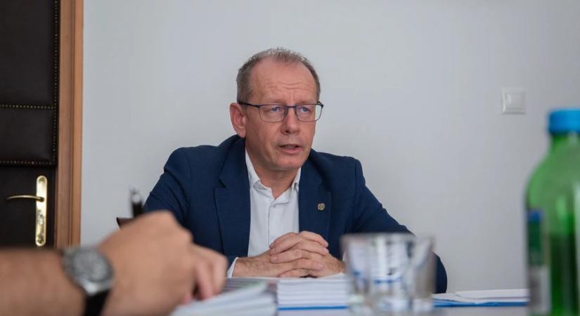 Közgyűlés után - okos zebra, autószállítás, eladó területek