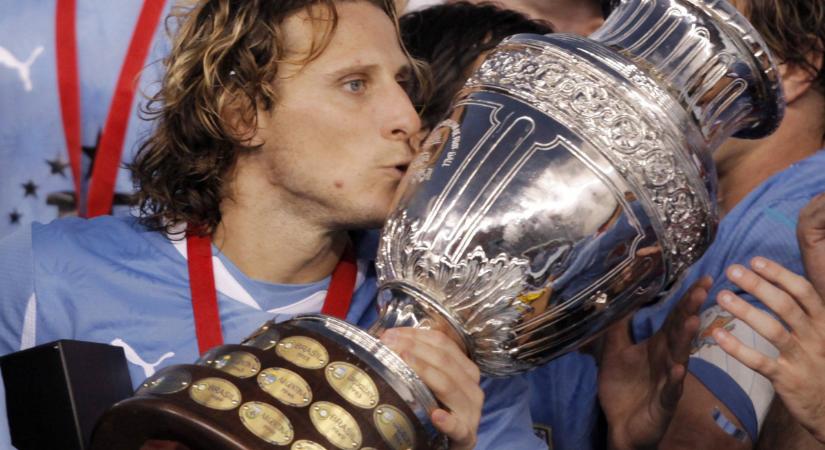 Diego Forlán elmondta, hogy fog játszani a Celeste a spanyolok ellen