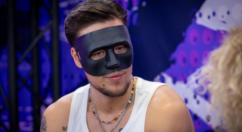 Maszk nélkül tűnt fel T. Danny – először láthatják így a rajongók hosszú idő után