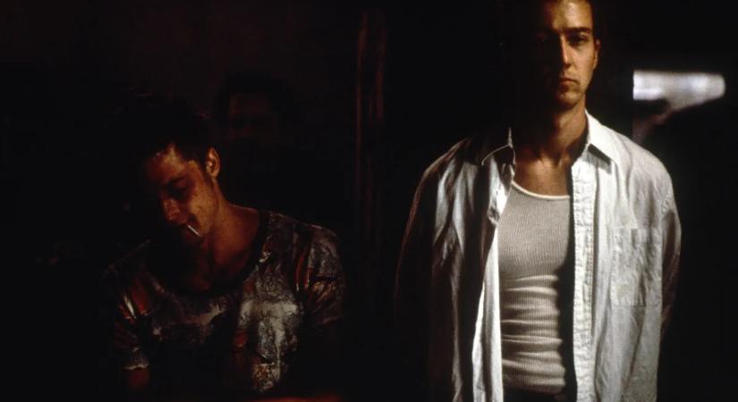 Edward Norton miért beszélt magában a foci-vb-n? – videó