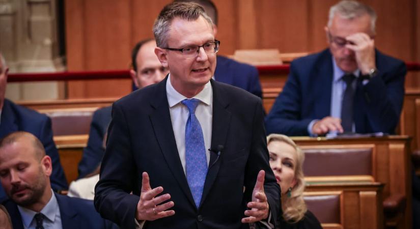 „Nem érdemeljük meg, hogy bántsanak” – Rétvári Bence egy iskolaigazgató Lannert Juditnak szóló videóját posztolta