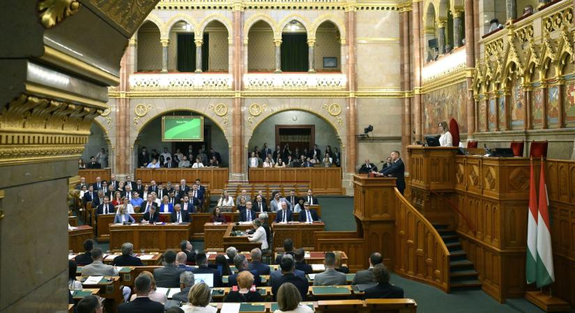 Egy elszabadult hajóágyú és egy improvizáló miniszterelnök az új parlamentben