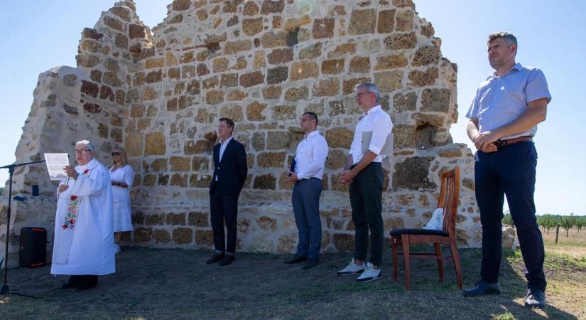 Felújították a lajosmizsei Pusztatemplomot, a térség egyik legcsodásabb középkori műemlékét – fotók, videó