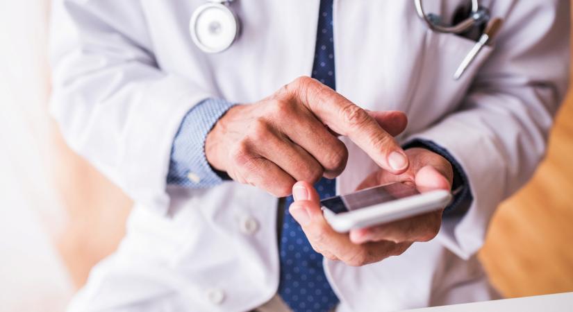 Megvizsgálták a kórházi dolgozók telefonját: aggasztó, mit találtak