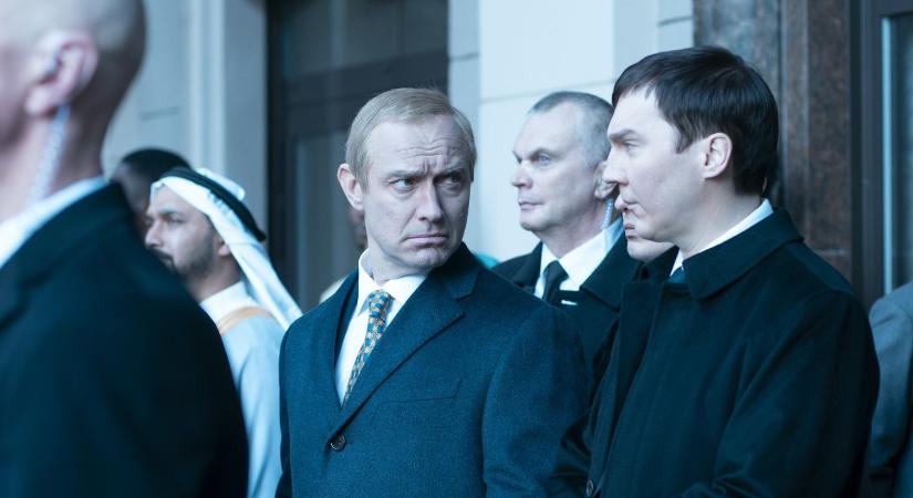 Mától otthonról nézheted: Jude Law Putyinként tűnik fel ebben a feszült politikai drámában, már streamingen!