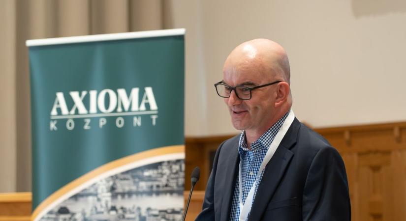 A kereszténység hagyományosabb formái vonzóbbak a fiatalok számára – Carl Trueman a Mandinernek