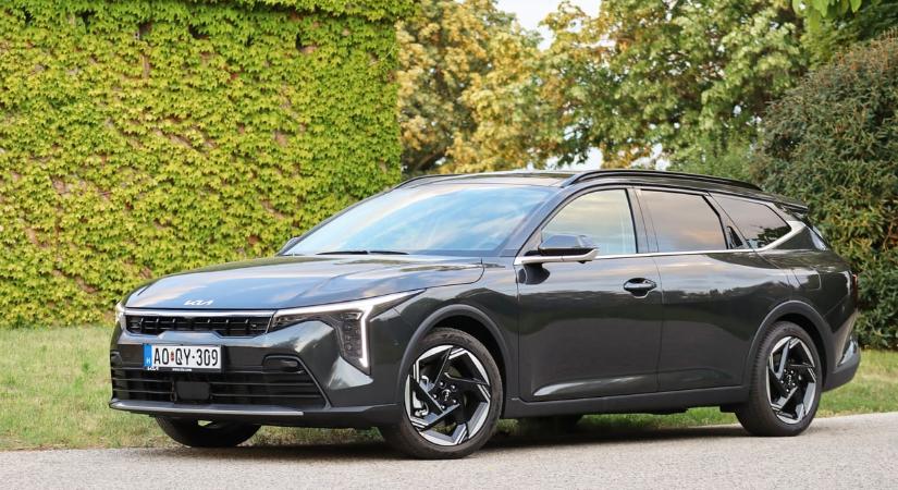 Puttonyában minden jó? Ha unja az SUV-kat, akkor itt a vadiúj Kia K4 kombi, leteszteltük