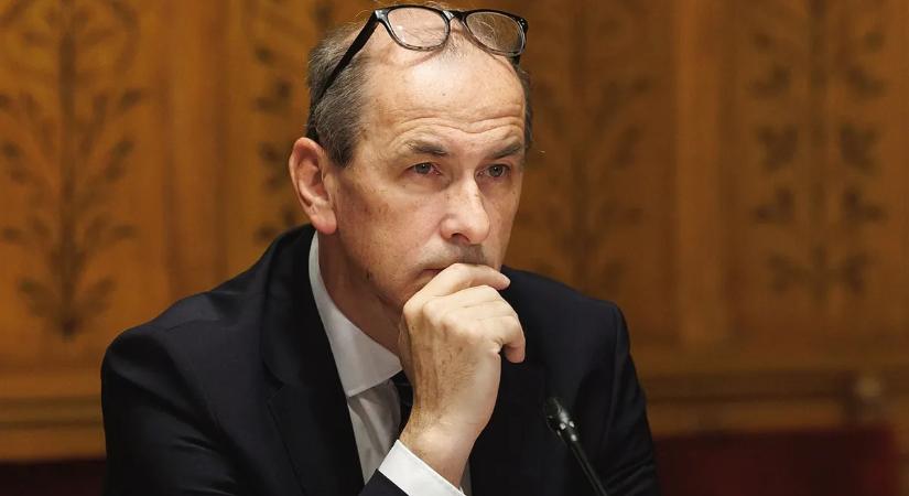 Nagy bejelentést tett az egészségügyi miniszter, a közösségi média használatáról van szó
