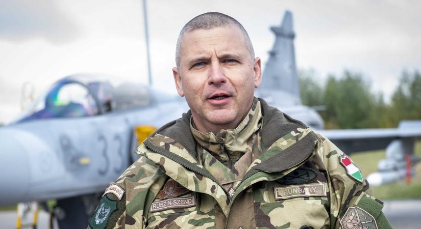 Újra tartalékos katona lett Ruszin-Szendi Romulusz, a következő repülőnapon ejtőernyővel fog ugorni
