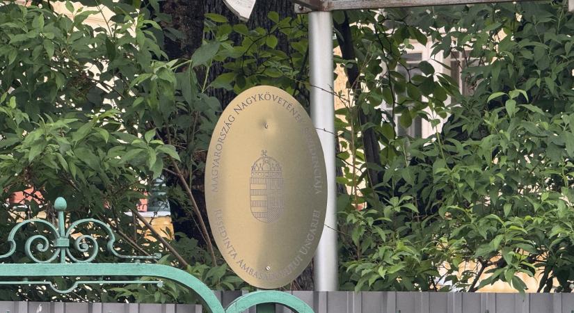 37 nagykövetet cserél le Orbán Anita