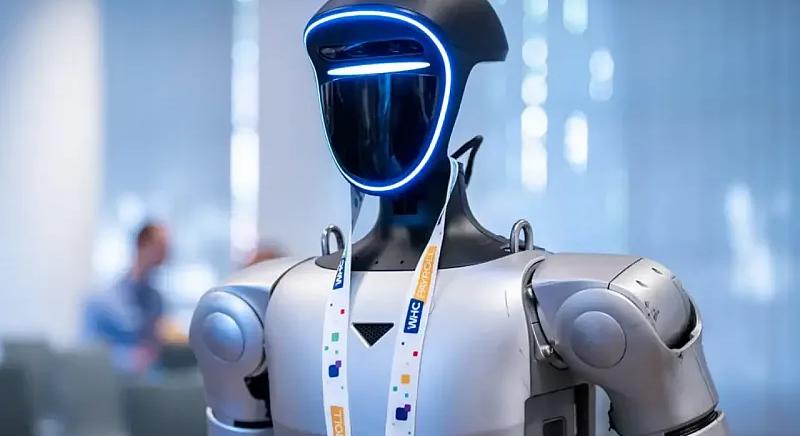 Munkába állt Máté, a BME humanoid robotja