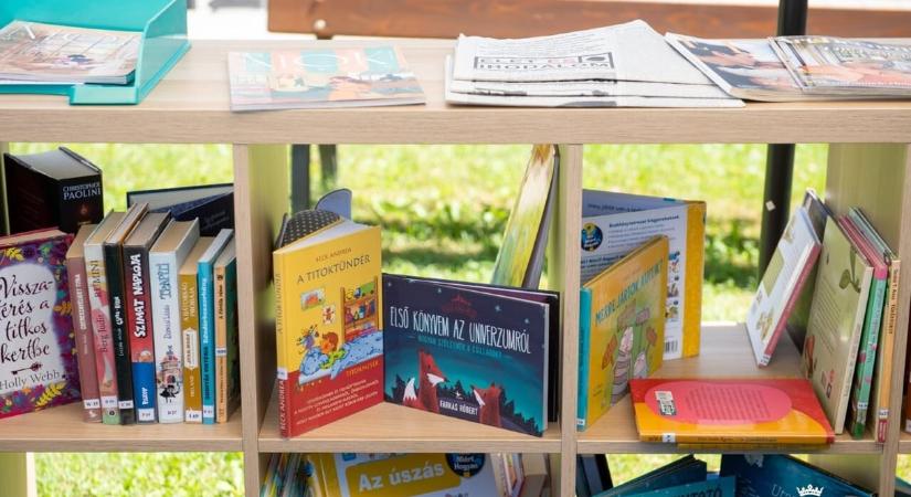 Rajzoló- és olvasósarok a medencék mellett: most szombaton nyit a székesfehérvári strandkönyvtár