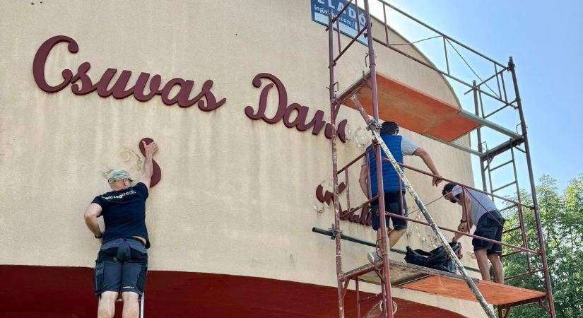 Már látszik, milyen lesz az egri Csuvas helyén hamarosan nyíló pékség