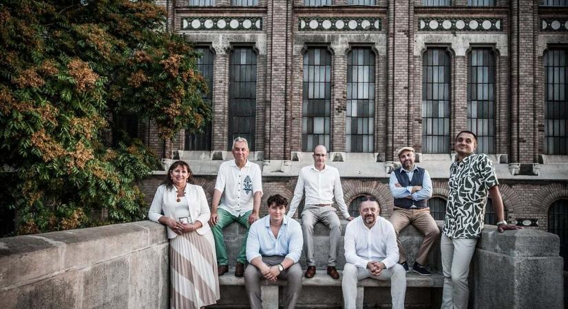 Négy zenekar, vendégművészek, táncház: félnapos fesztivált tart a Csík Zenekar a Budapest Parkban