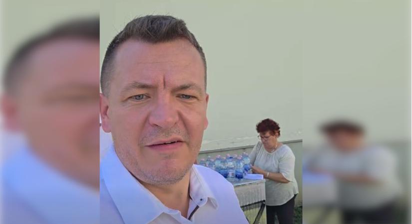 Ferenczi Gábor vizet osztott Hódmezővásárhelyen