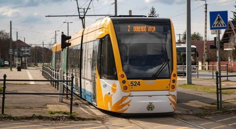 Hatalmas csattanás rázta meg Debrecent, 25 fő volt érintett a balesetben
