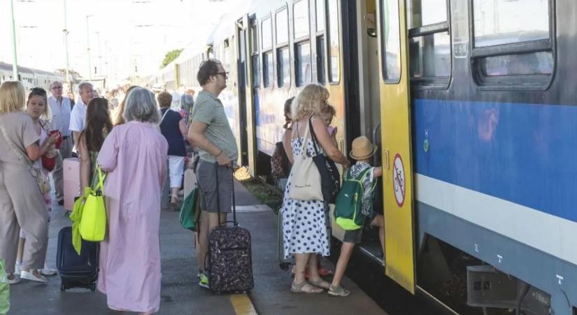 Mindenki erre várt: elindult a balatoni, átszállás nélküli Aranypart Expressz