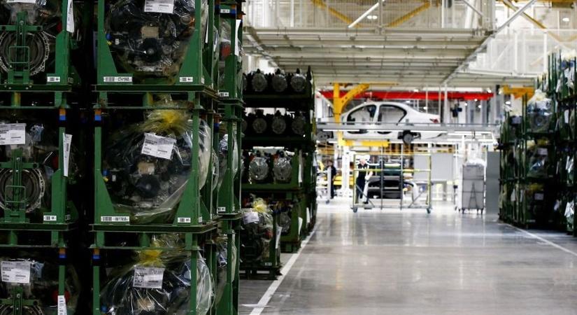 Drámai a helyzet a Mercedesnél: arra kérik a munkavállalókat, hogy ingyen dolgozzanak többet