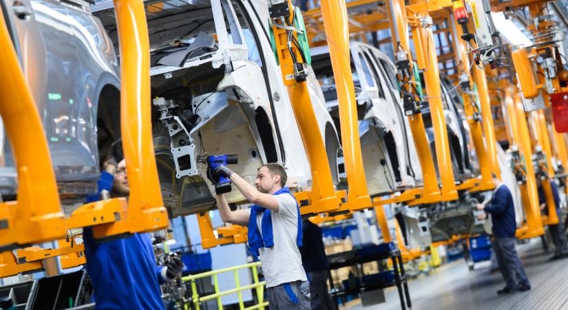 Százezres létszámleépítés és több gyár bezárása várható a Volkswagennél