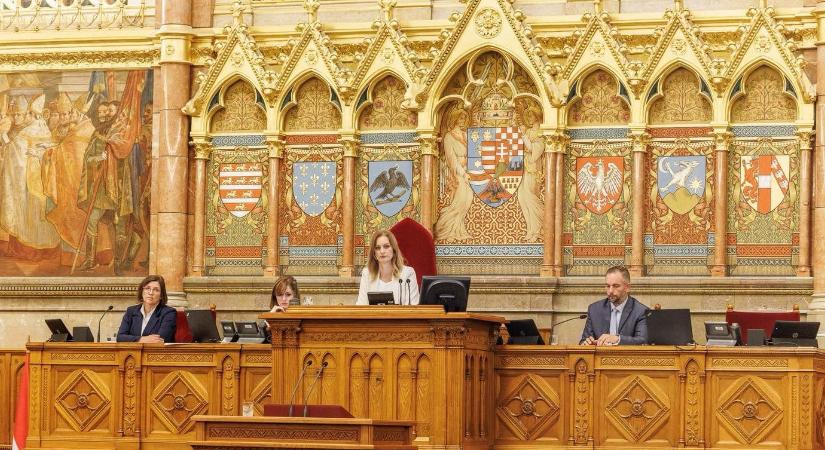 Itt böngészheti mostantól, melyik képviselő nem jár be a parlamentbe